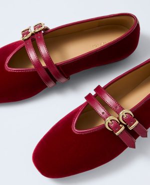 Weekend Collection Velvet Buckle Flat